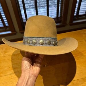 Double D felt hat